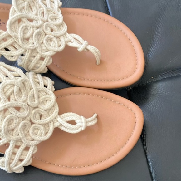 Size 6 American Eagle Outfitters women’s Cream Macramé Sandals - Picture 3 of 12
